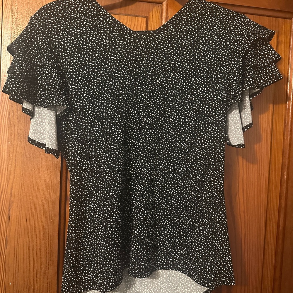 Adrianna Papell Black and White Ruffled Short Sleeve Blouse